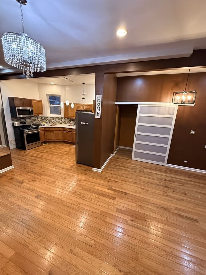 Property Photo:  
