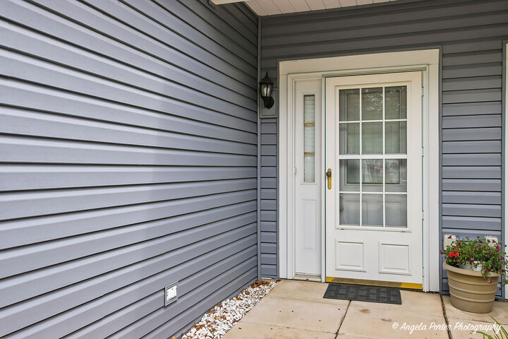 Property Photo:  606 Hartford Court  IL 60543 