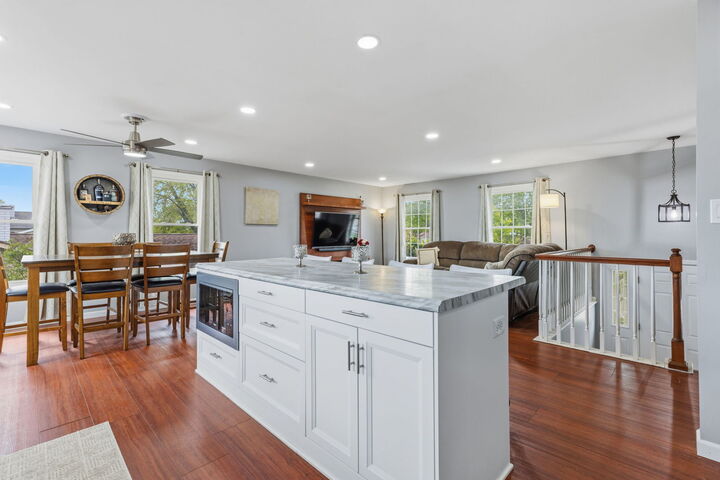 Property Photo:  324 Byron Avenue  IL 60108 