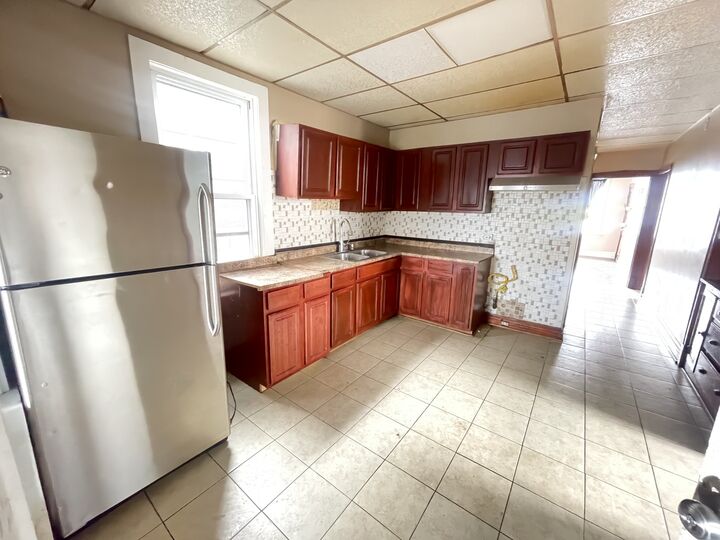 Property Photo:  