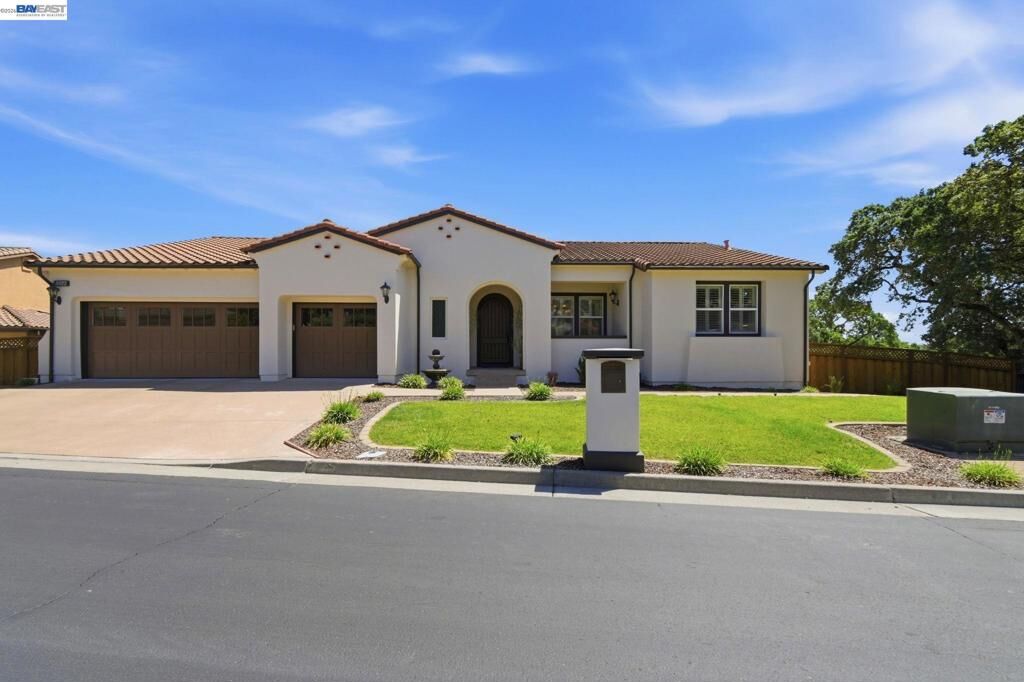 Property Photo:  5322 Carole Ridge Ct.  CA 94534-6785 