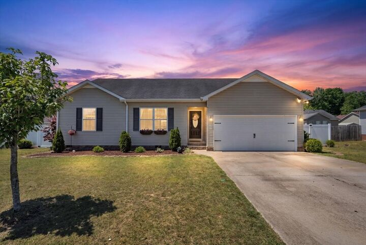 Property Photo:  211 Williamsburg Cir  TN 37388 
