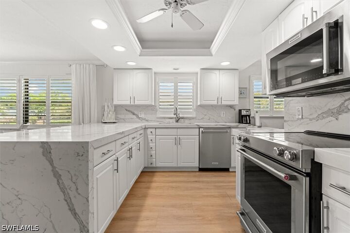 Property Photo:  1400 Blue Point Avenue 104  FL 34102 