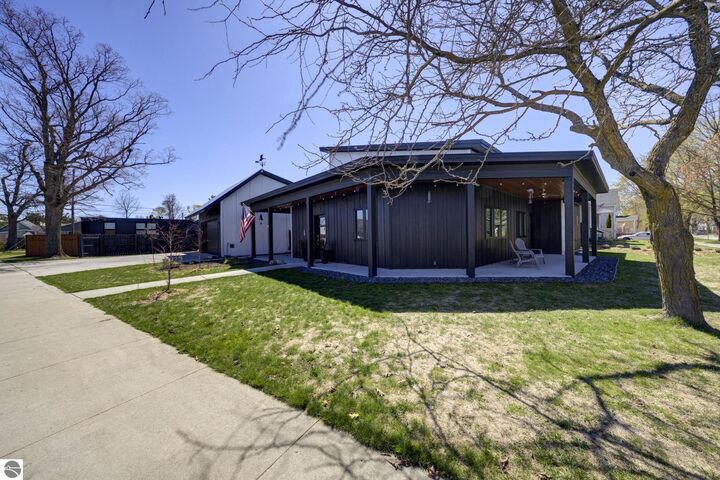 Property Photo:  604 Lake Avenue  MI 49684 