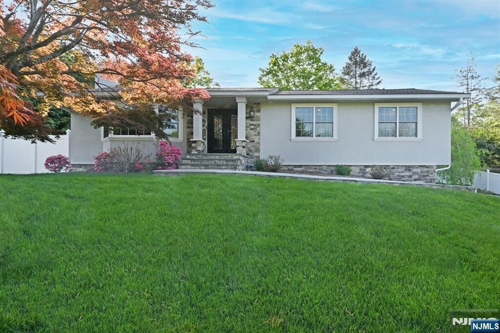 Property Photo:  40 Plymouth Road  NJ 07642 
