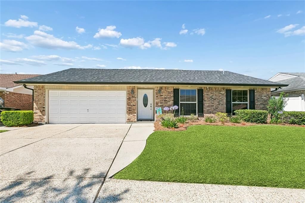 Property Photo:  2728 Chenier Street  LA 70072 