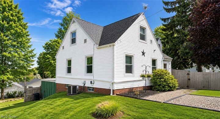Property Photo:  375 E Huston Street  OH 44203 