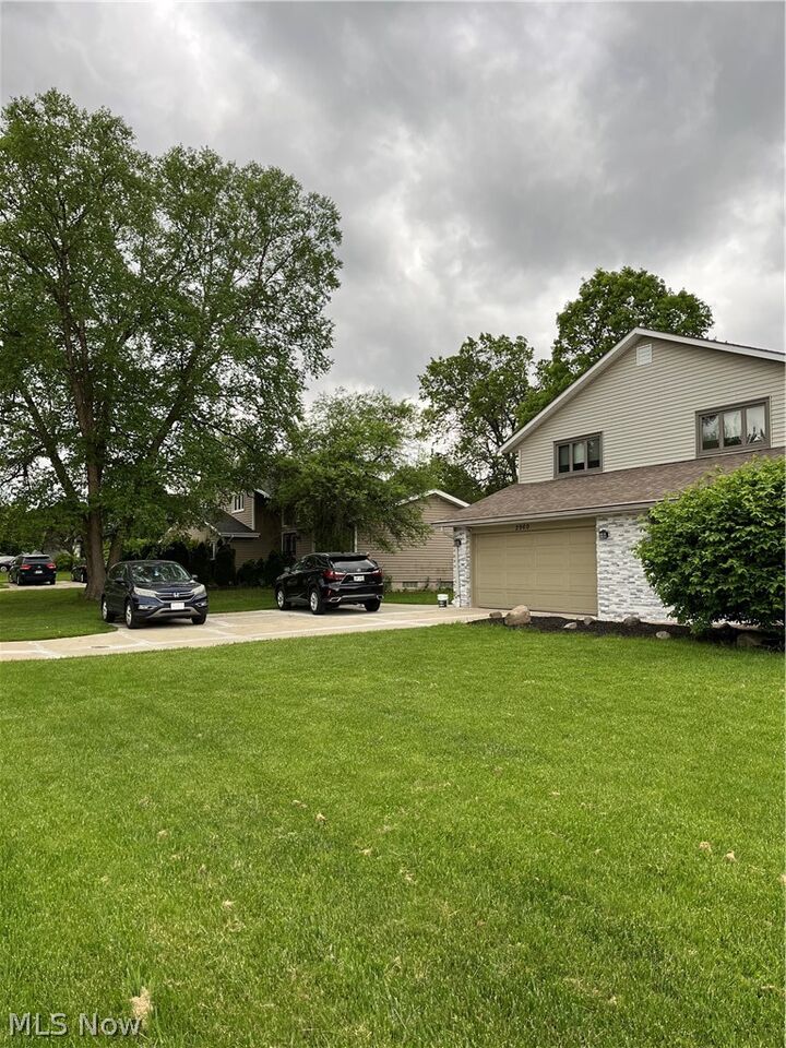 Property Photo:  2960 Richmond Road  OH 44122 