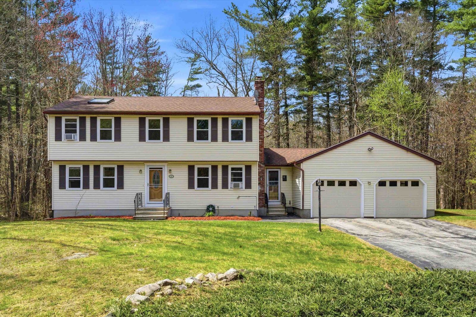Property Photo:  11 Coleman Place  NH 03053 