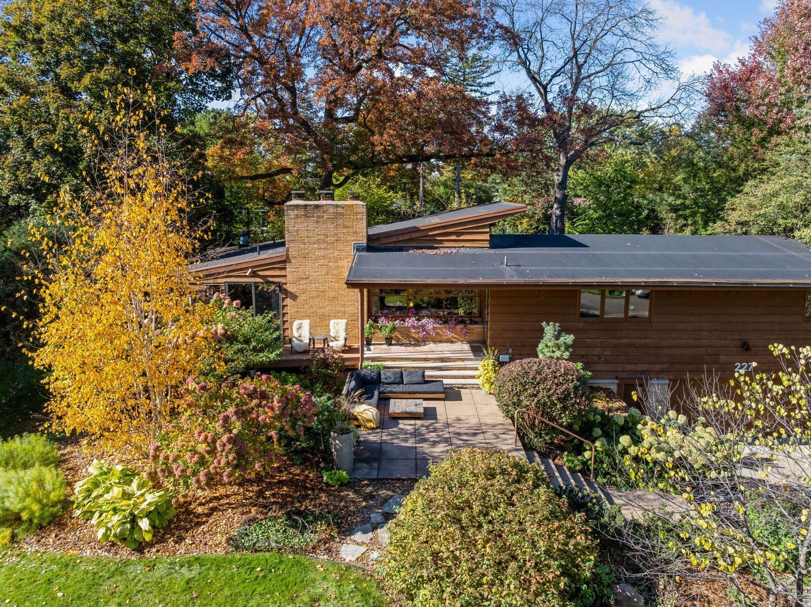Property Photo:  227 Ardmore Drive  MN 55422 