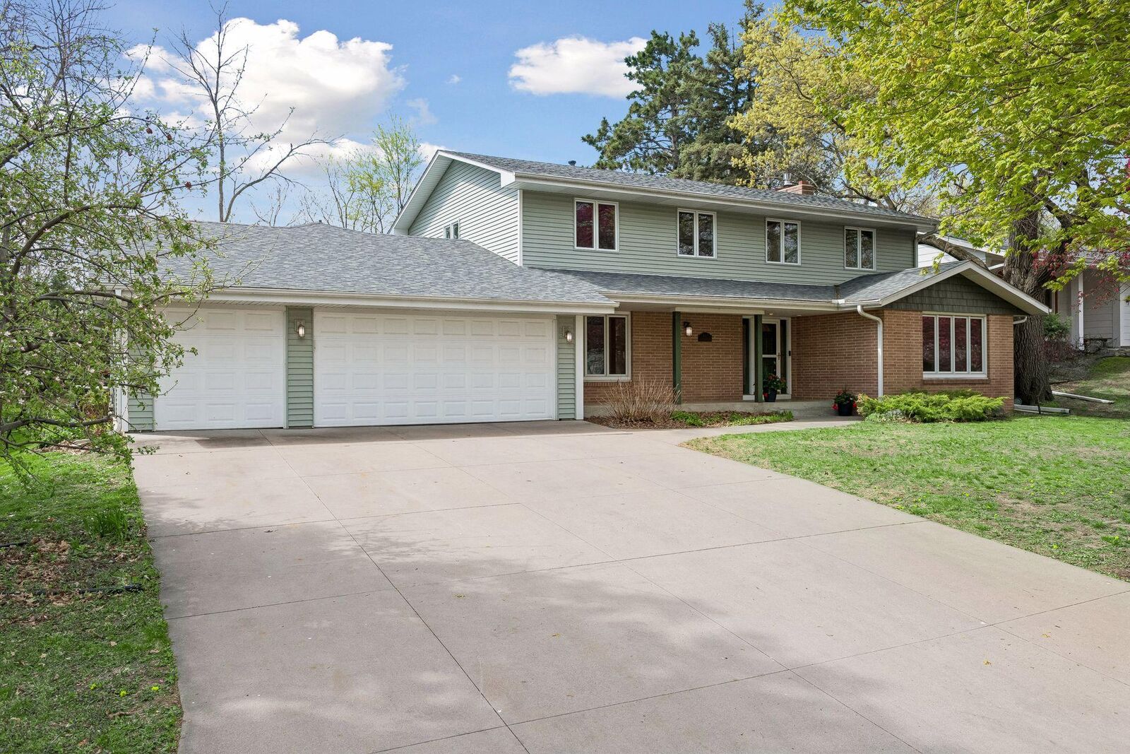 Property Photo: 8817 Westmoreland Lane MN 55426
