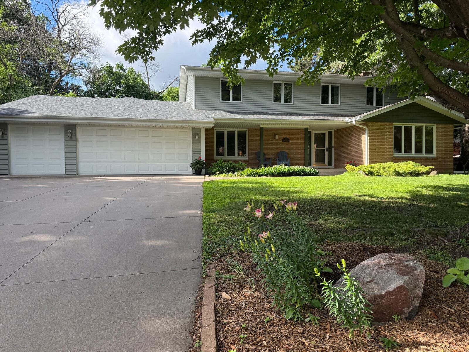 Property Photo: 8817 Westmoreland Lane MN 55426