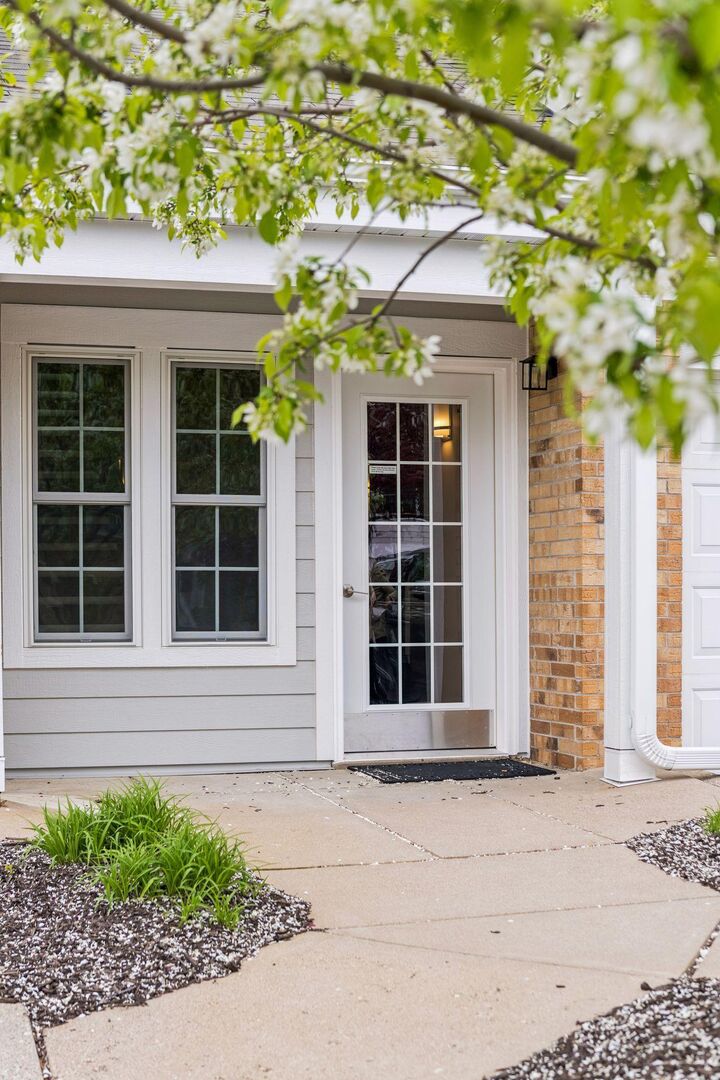 Property Photo: 6000 Chasewood Parkway 204 MN 55343