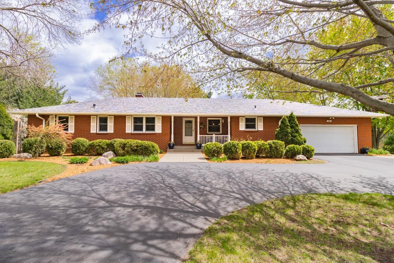Property Photo:  1940 Wachtler Avenue  MN 55118 