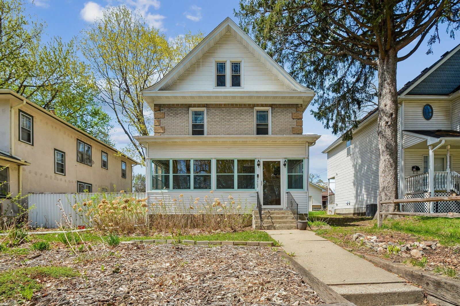 Property Photo: 2507 Thomas Avenue N MN 55411