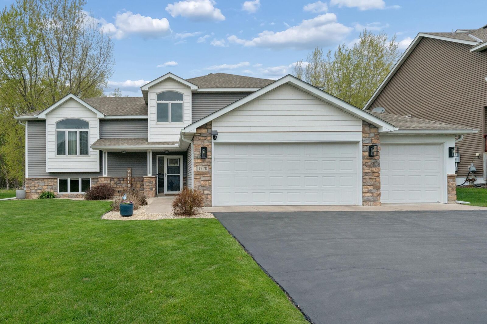 Property Photo:  1770 Partridge Place  MN 55038 