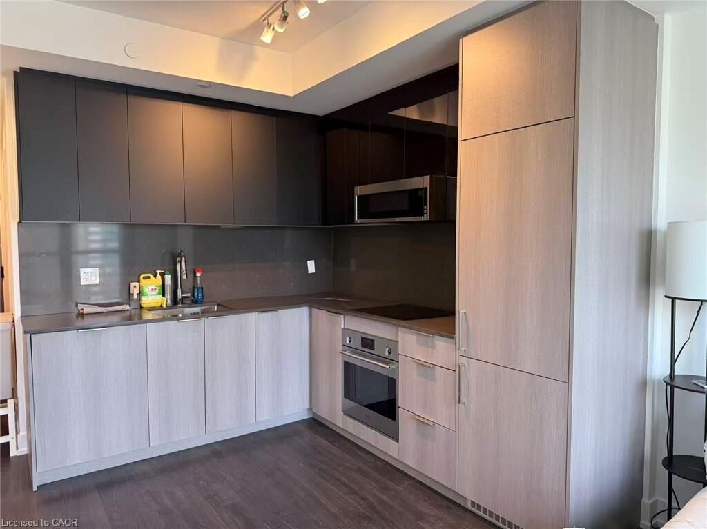 Property Photo:  308 Jarvis Street  ON M5A 2P2 