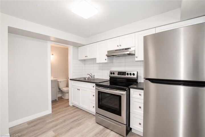 Property Photo:  34 Highcourt Crescent Lower  ON L2M 3M6 