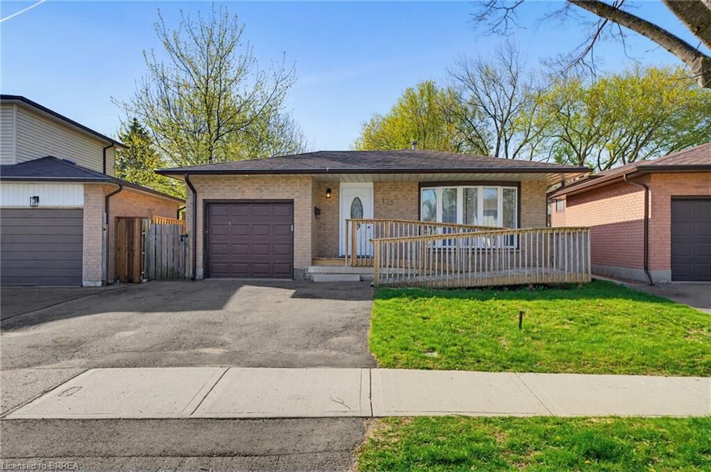 Property Photo:  179 Banbury Road  ON N3P 1E6 
