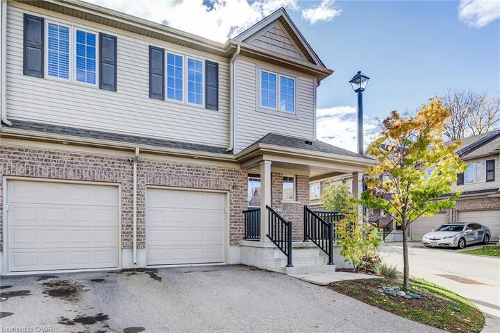 Property Photo: 50 Pinnacle Drive 40 ON N2P 0H8