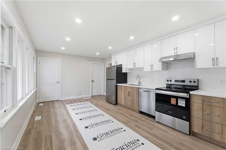 Property Photo:  124 McElroy Road E 1  ON L9A 1Y9 