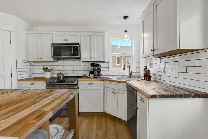 Property Photo:  6945 88 Street  AB T8X 0C1 