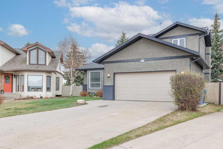 Property Photo:  228 Wood Valley Bay SW  AB T2W 5Y4 