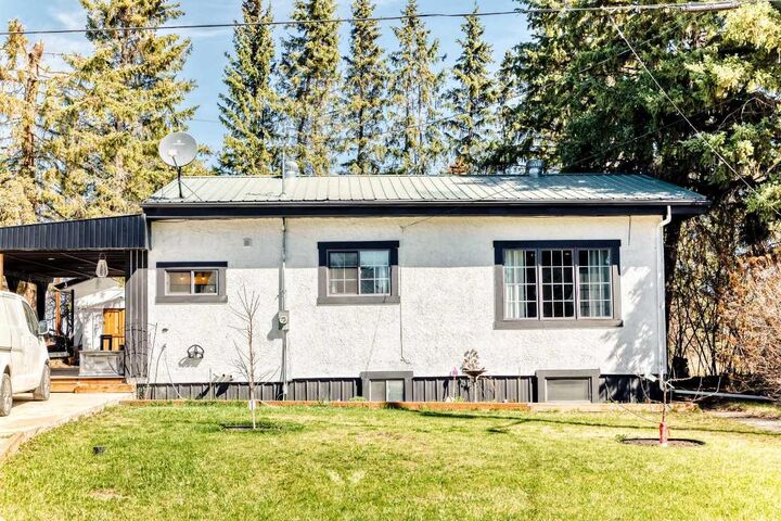 Property Photo:  2026 9 Avenue  AB T0M 1V0 