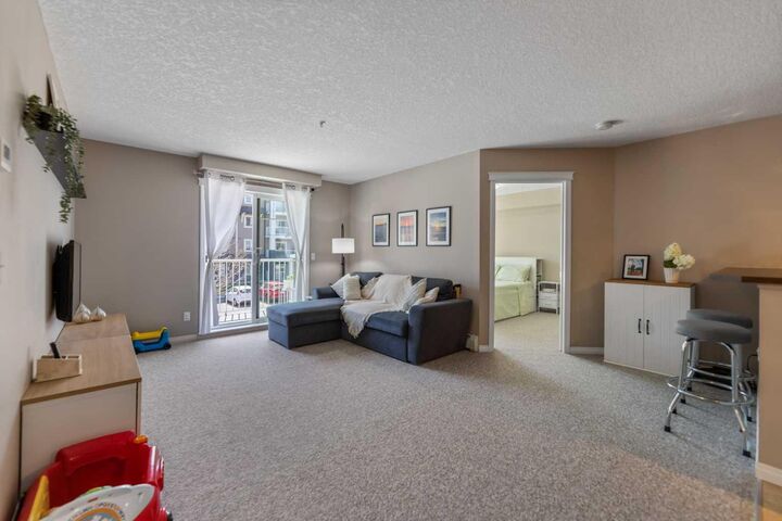 Property Photo:  115 Prestwick Villas SE 2218  AB T2Z 0M9 