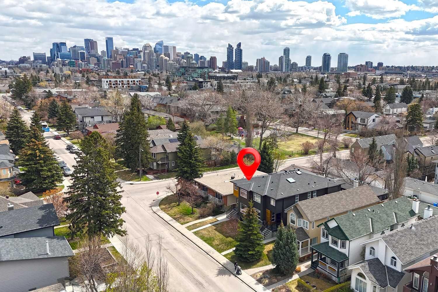 Property Photo:  2205 3 Avenue NW  AB T2N 0K7 