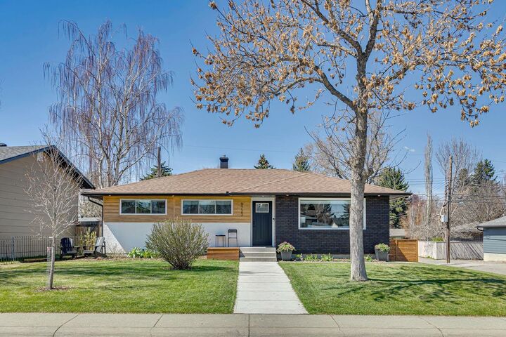 Property Photo:  9723 3 Street SE  AB T2J 0W9 
