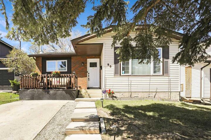 Property Photo:  99 Beddington Crescent NE  AB T3K 1N4 