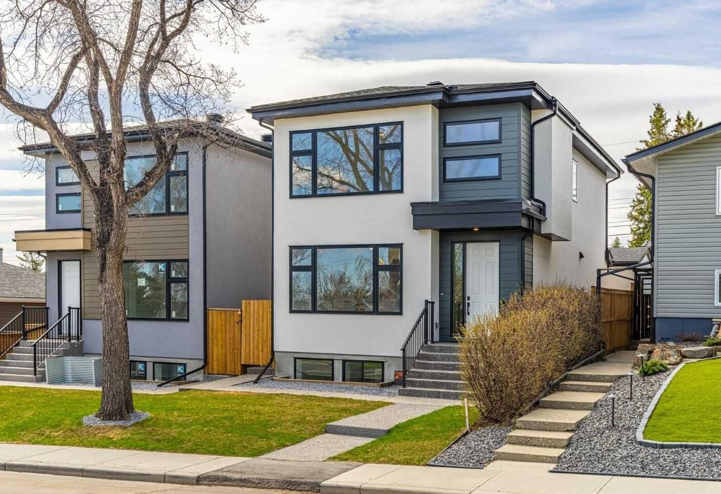 Property Photo:  423 Hendon Drive NW  AB T2K 2A1 