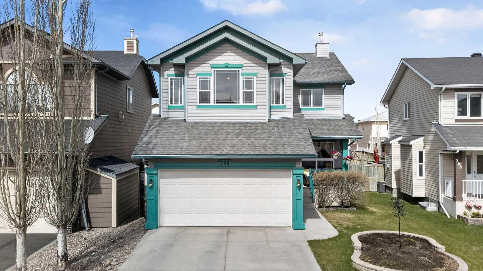 Property Photo:  204 Citadel Meadow Close NW  AB T3G 4T4 