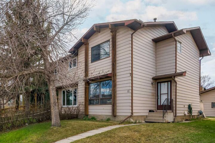 Property Photo:  19 Bernard Drive NW  AB T3K 2B4 