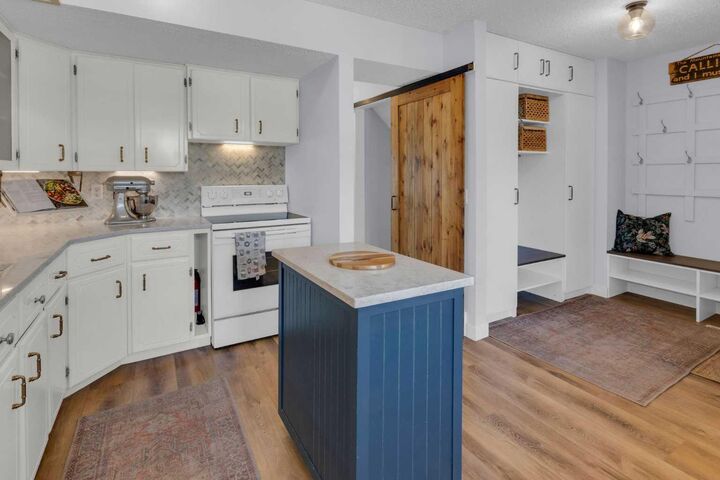 Property Photo:  6223 31 Avenue NW 1008  AB T3B 3X2 