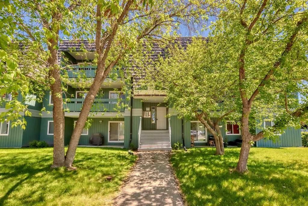 Property Photo:  315 Southampton Drive SW 7102  AB T2W 2T6 