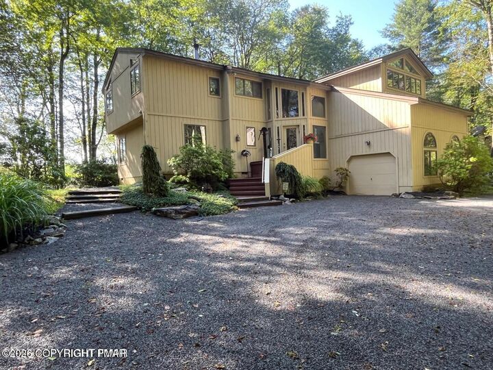 Property Photo:  108 Blackfoot Trail  PA 18350 
