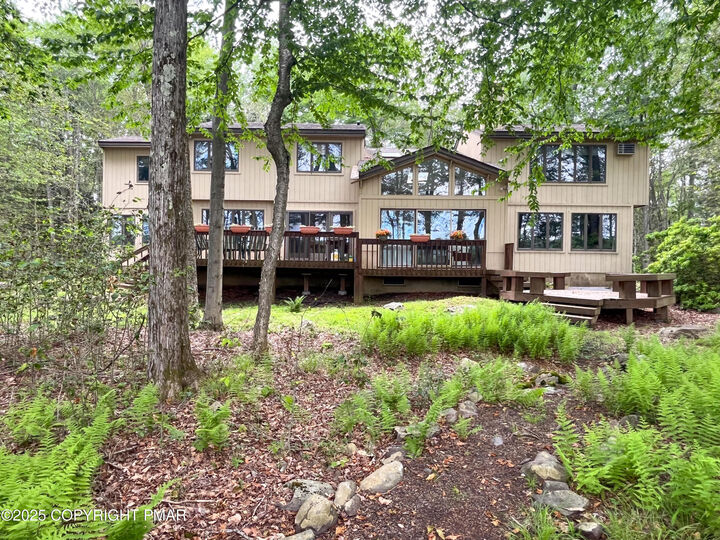 Property Photo: 108 Blackfoot Trail PA 18350
