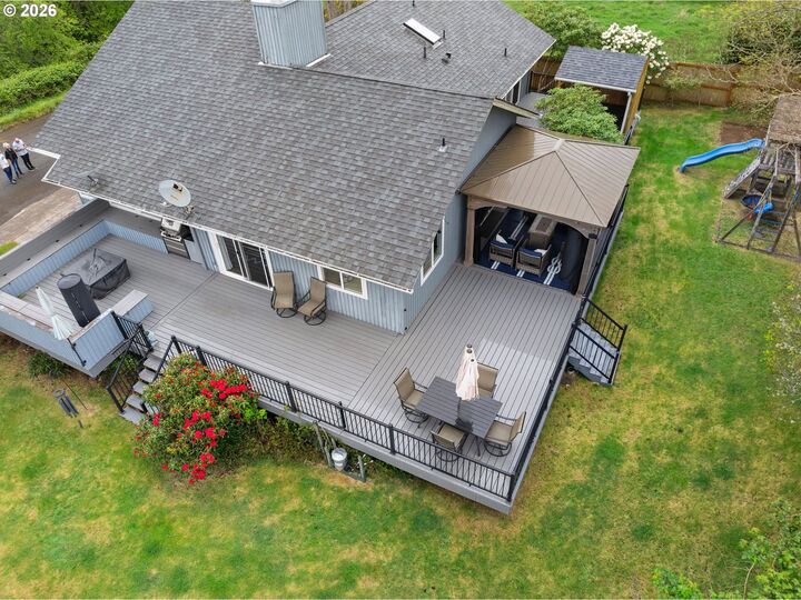 Property Photo:  265 Waldorf Cir  OR 97103 