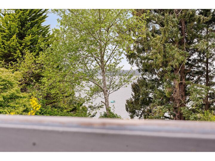 Property Photo:  265 Waldorf Cir  OR 97103 