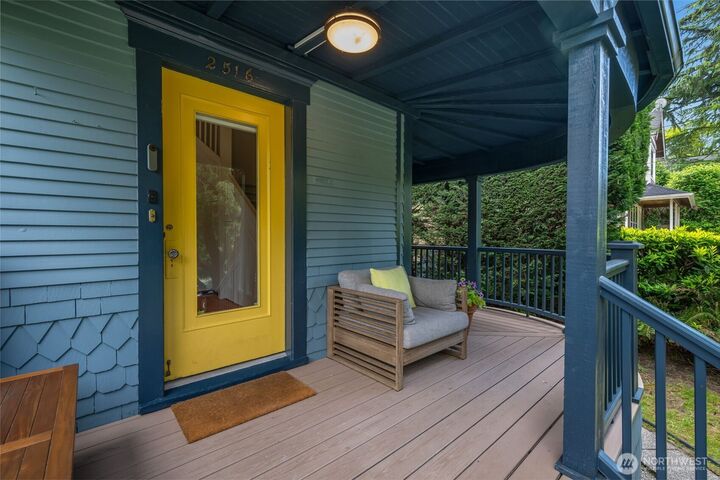 Property Photo:  2516  3rd Avenue W  WA 98119 