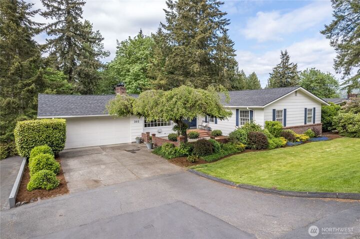 Property Photo: 303 E Cedar Lane WA 98632