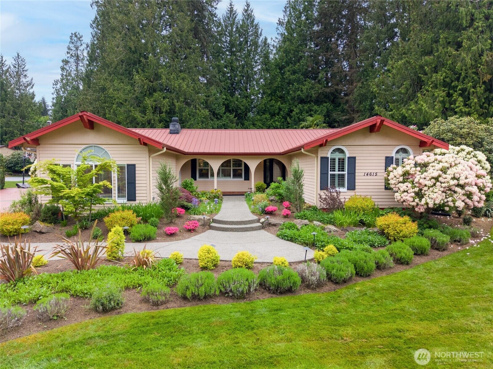 Property Photo:  14615  205th Avenue SE  WA 98059 