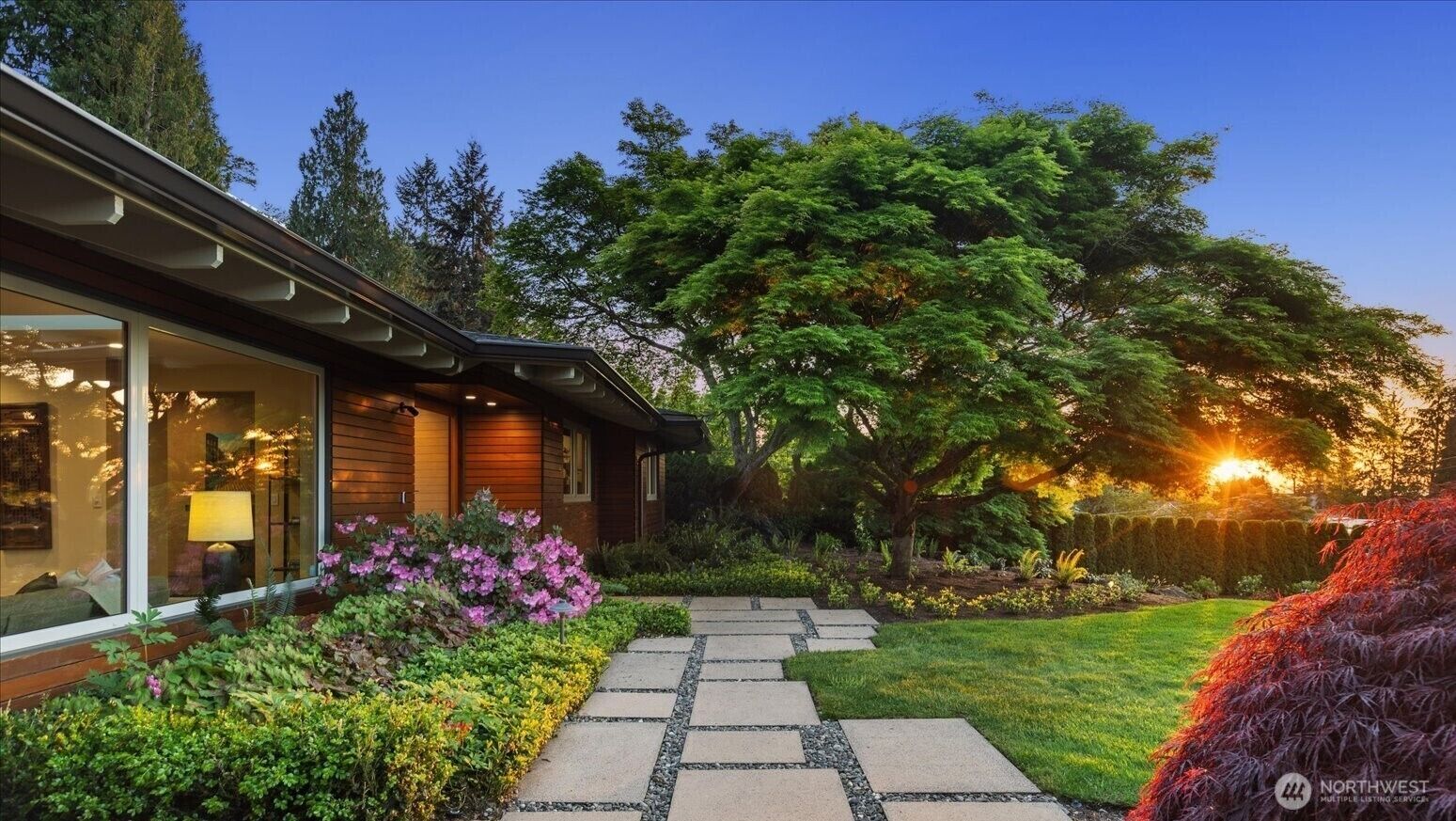 Property Photo:  8320  Frederick Place  WA 98026 