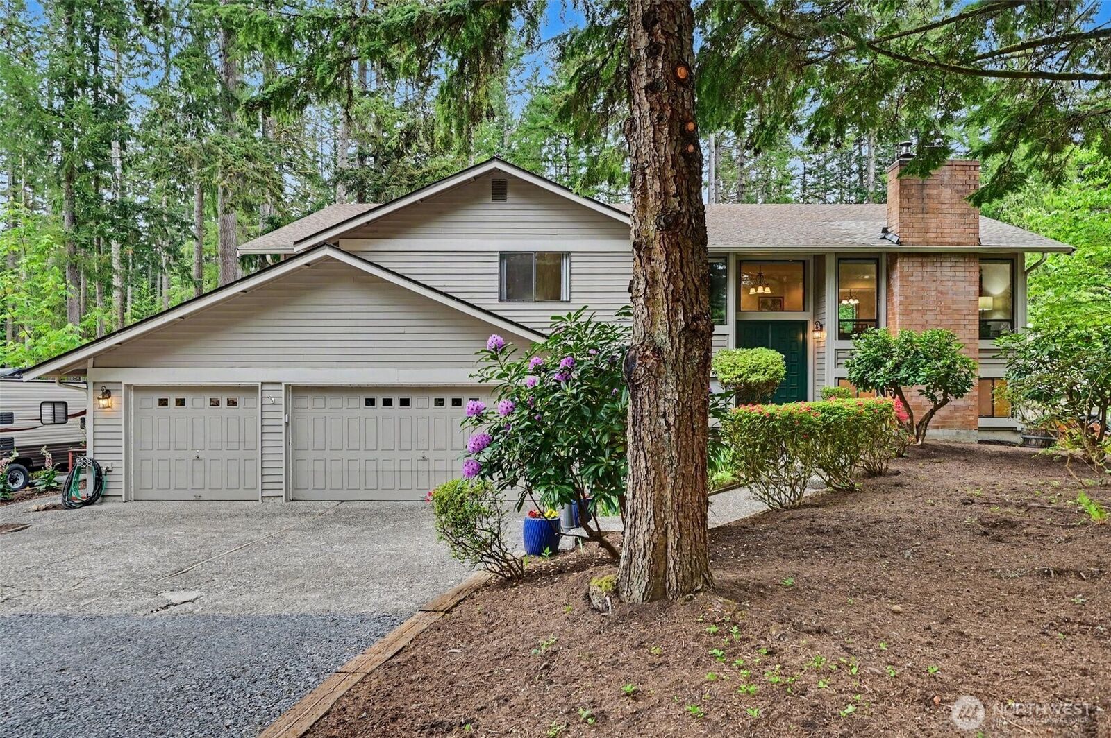 Property Photo:  22934 SE 37th St  WA 98075 