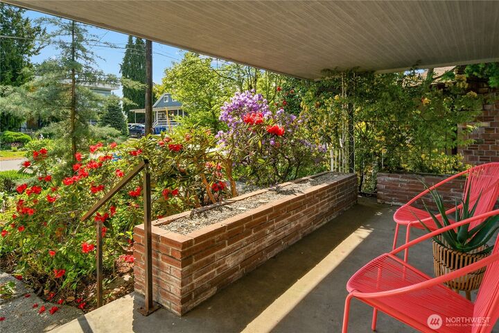 Property Photo:  12727  Dayton Avenue N  WA 98133 
