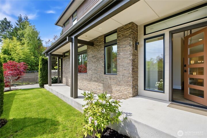 Property Photo: 11276 SE 32nd Lane WA 98004