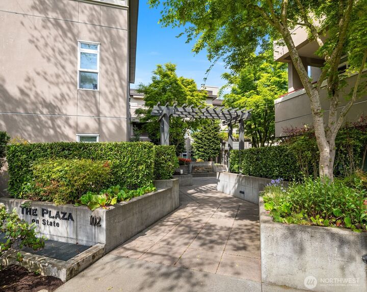 Property Photo:  102  State Street S 206W  WA 98033 