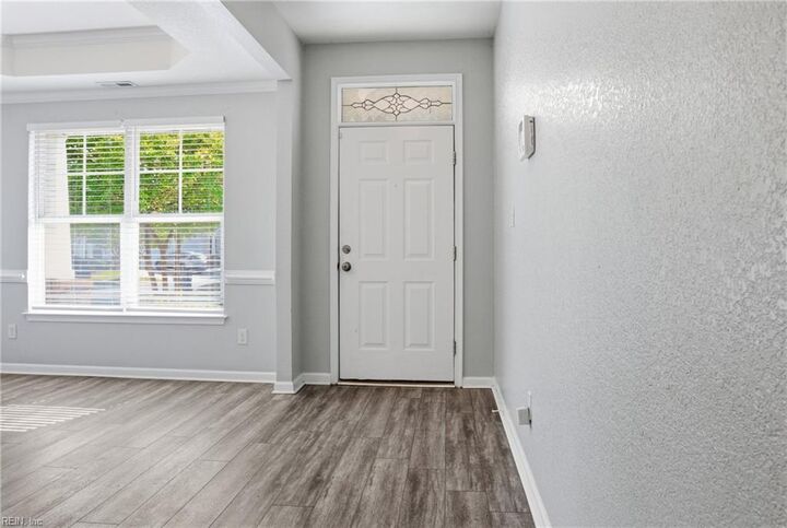 Property Photo:  851 Norview Ave 402  VA 23513 